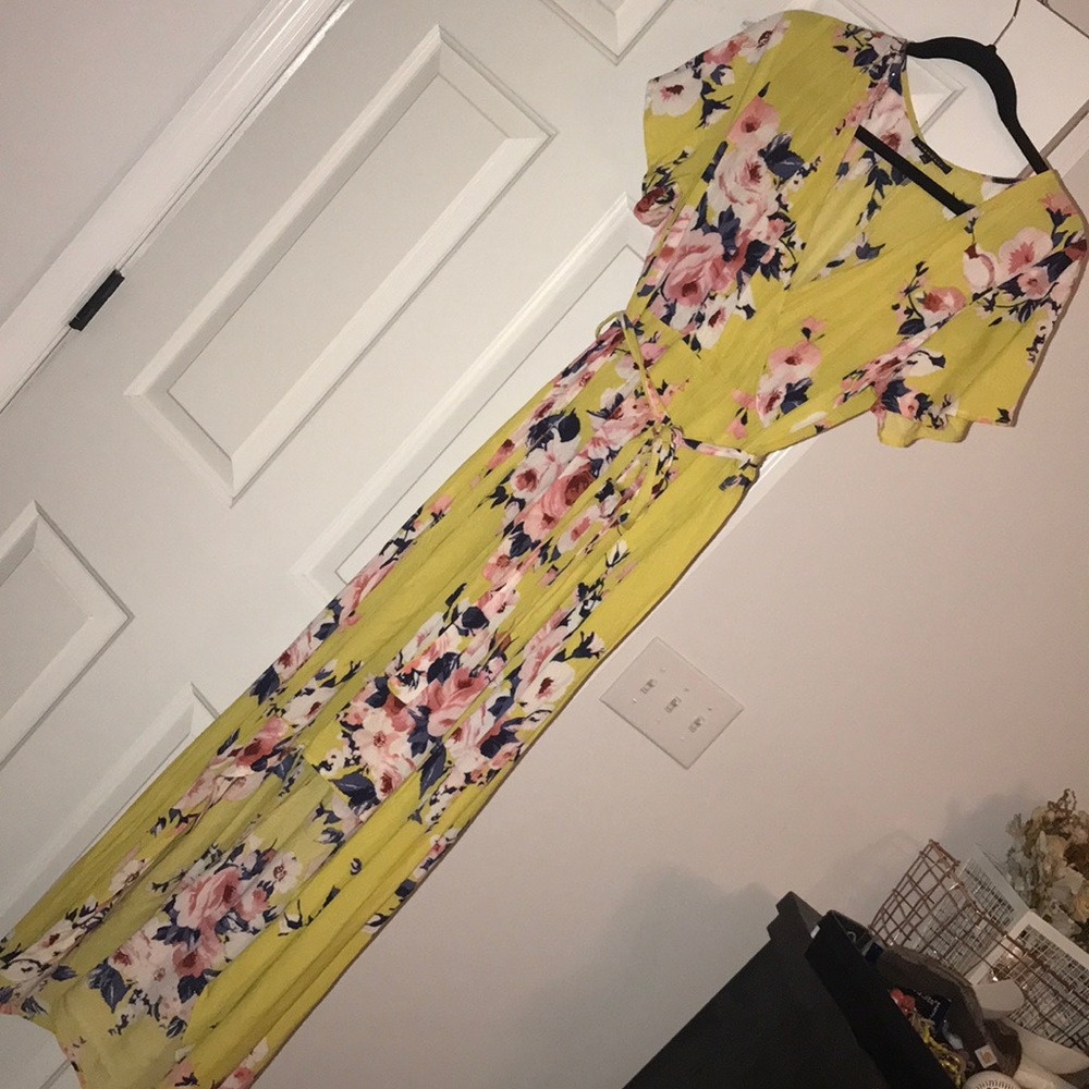 New! Yellow floral dress with tie waist. Size L